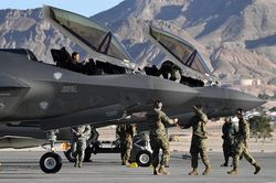 Có thể thực hiện 700 nhiệm vụ khác nhau, F-35 được 'chăm sóc' kỹ thế nào?