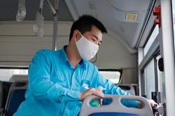 Xe buýt Hà Nội liên tục được vệ sinh, khử trùng