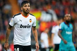 LaLiga có cầu thủ đầu tiên nhiễm Covid-19