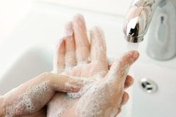 Chuyên gia quốc tế nêu 5 bước rửa tay đúng cách phòng dịch Covid-19