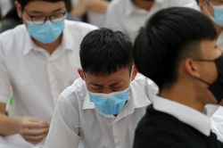 Không được nhập cảnh vào Hong Kong, học sinh lo bị lỡ kỳ thi