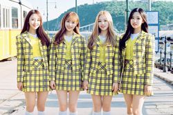 Nhóm nữ 'vượt mặt' BlackPink bị chê ăn mặc quê mùa như 10 năm trước