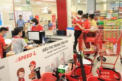 Khách mua sắm sụt giảm, siêu thị chuyển bán hàng online sống qua dịch Covid-19