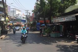 Tên cướp bị nữ nạn nhân túm cổ áo quật ngã, bắt tại trận