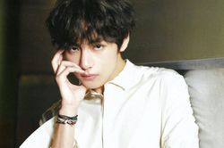 V (BTS) tiết lộ bí quyết giúp kết giao với cực nhiều bạn bè thời còn đi học