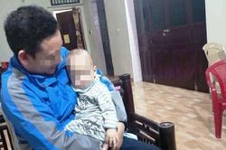Bé trai bị bỏ rơi dưới tượng Quan Âm kèm thư tay nhờ nhà chùa nuôi giúp
