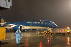 Những chuyến bay đưa người Việt từ châu Âu về Sân bay Vân Đồn được kiểm soát thế nào?