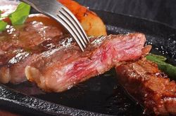 Loại bò đắt hơn Kobe, được ví như vàng của ẩm thực