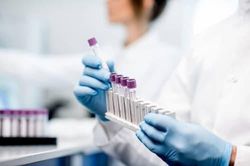 Chuyên gia y tế giải đáp thông tin mắc Covid-19 sau khi xét nghiệm âm tính