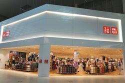 Uniqlo tạm đóng cửa hàng chục cửa hàng trên thế giới do COVID-19