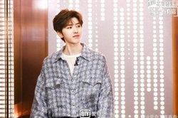 Fan 'cười ngất' khi Thái Từ Khôn dùng bật lửa để… mừng sinh nhật thực tập sinh
