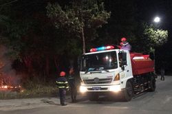 Kịp thời dập tắt đám cháy 'đe dọa' nhiều hộ dân