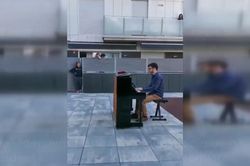 Âm nhạc vang lên khắp Tây Ban Nha động viên người dân trong đợt phong tỏa