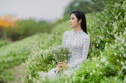Hoa hậu Ngọc Hân 'sống chậm' trong mùa dịch Covid-19, nhiếp ảnh gia Lê Bích ở nhà chăm con