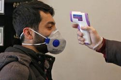 Iran thả 85.000 tù nhân để chống dịch