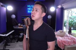 Ca sĩ cover nổi tiếng hát 'Ghen cô Vy' phiên bản tiếng Anh