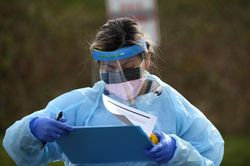 Nghiên cứu của Mỹ: Virus corona có thể sống 2-3 ngày trên nhựa và thép