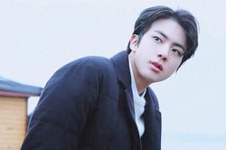 'Rùng mình' khi so sánh loạt ảnh Jin 7 năm trước với Jin hiện tại!