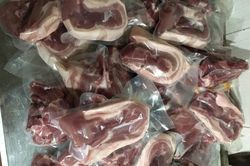 Chỉ ở nhà mà bán hết tạ thịt lợn, ở đây không có chuyện ế