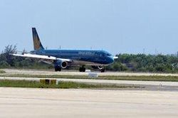 Vietnam Airlines lên tiếng vụ máy bay nổ lốp trên đường băng khi chuẩn bị cất cánh