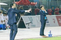 Dùng HLV ngoại ở V-League, bóng đá Việt Nam sẽ hưởng lợi?