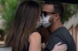 Người đàn ông nhiễm virus vì đi ngoại tình, cả thị trấn phải cách ly