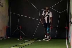 Pogba lại 'chọc tức' MU, mặc áo Juve để tập hồi phục
