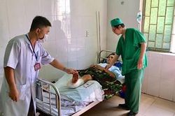 Phẫu thuật nối ghép thành công cho bệnh nhân bị đứt giật, lìa cẳng bàn chân