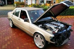 Mercedes-Benz 190 1984 độ động cơ V12 'to đùng' từ S-Class