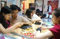 Vàng SJC tăng giảm không đồng nhất, chênh với thế giới 4,6 triệu đồng