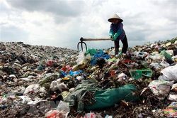 Hà Nội quyết liệt giải quyết ô nhiễm môi trường ở bãi rác Nam Sơn
