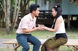 Nuốt nước mắt bước lên xe hoa, nghĩ đành an phận nhưng bố vừa nói một câu khiến em đẩy cửa bước xuống và cương quyết hủy hôn