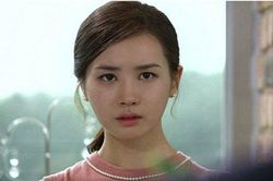 Thấy điện tắt, cửa đóng tưởng không có ai, tôi nhè nhẹ bước vào thì chết điếng với toan tính của mẹ chồng và chị dâu