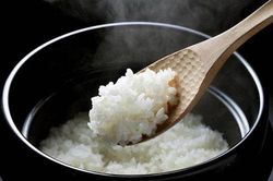 Thêm 2 thứ này vào nồi khi nấu cơm, bạn sẽ có được nồi cơm thơm mềm và giàu dinh dưỡng