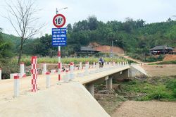 Nối đôi bờ suối Luông