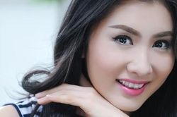 Nguyệt Ánh khoe nhan sắc rạng rỡ trên trường quay