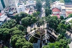 Tô phở sáng ở Hồ Con Rùa
