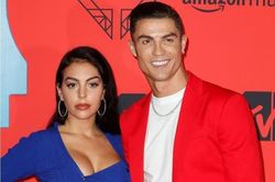 Bạn gái gửi lời cảm ơn tới Ronaldo