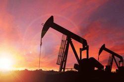 WSJ: Mỹ xem xét lệnh trừng phạt mới với Nga do phá giá dầu thô