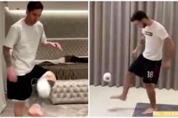 Messi, Bruno Fernandes gây 'bão mạng' với thử thách tâng giấy vệ sinh