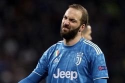 Higuain bị chặn ở sân bay khi 'trốn' khỏi Italia vì Covid-19