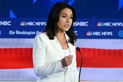 Ứng viên Tulsi Gabbard của đảng Dân chủ rời khỏi cuộc đua tổng thống
