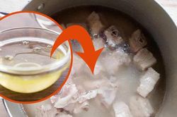Mẹ chồng hoảng hốt vì nồi canh mặn chát, con dâu bình tĩnh xử lý khiến ai cũng tròn xoe mắt vì bất ngờ