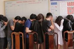 Bắt quả tang 11 nam thanh nữ tú 'mở tiệc' ma túy trong khách sạn