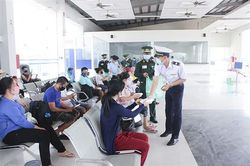 Nỗ lực để người và phương tiện được thông quan ở khu vực Cửa khẩu quốc tế Lao Bảo