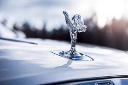 Hãng xe siêu sang Rolls-Royce ngừng sản xuất trong 2 tuần vì Covid-19
