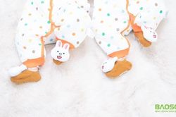 Sinh đôi nhàn tênh như đi nghỉ dưỡng, mẹ 8x khiến chị em trầm trồ