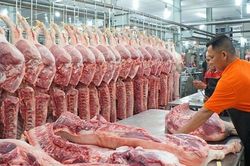Chuyện miếng thịt lợn trong mâm cơm gia đình