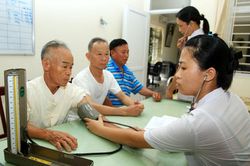 Chăm sóc người cao tuổi sa sút trí tuệ