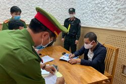 Khởi tố, bắt giam 'trùm cát tặc' đánh công an rơi xuống sông